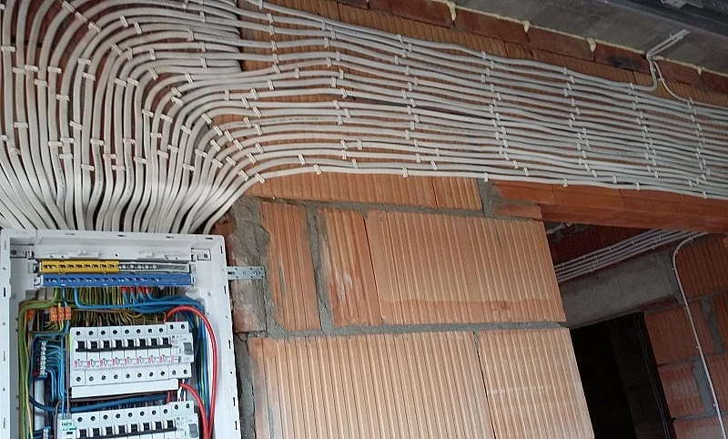 domy_parterowe_instalacja_na_scianie
